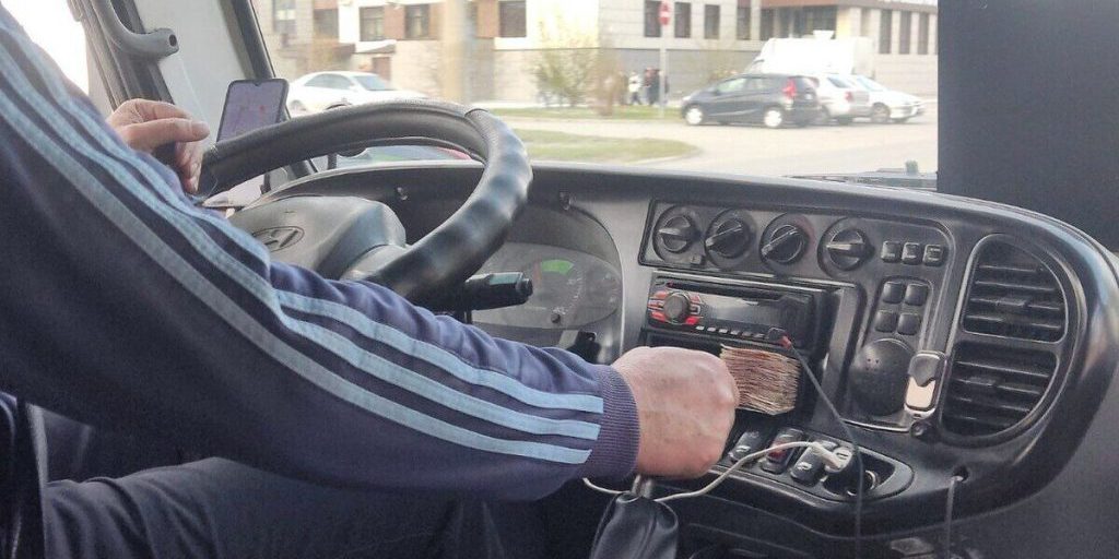 В Барнауле ГАИ заинтересовалась видео с «дерганным» водителем маршрутки