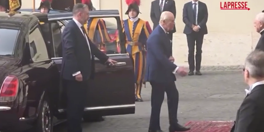 Incontro Storico al Vaticano: Re Carlo e la Regina Camilla con Papa Leone XIV dopo 500 Anni di Distacco