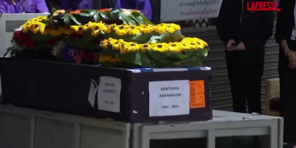 Gaza, il corpo di un ostaggio thailandese ucciso il 7 ottobre torna in patria