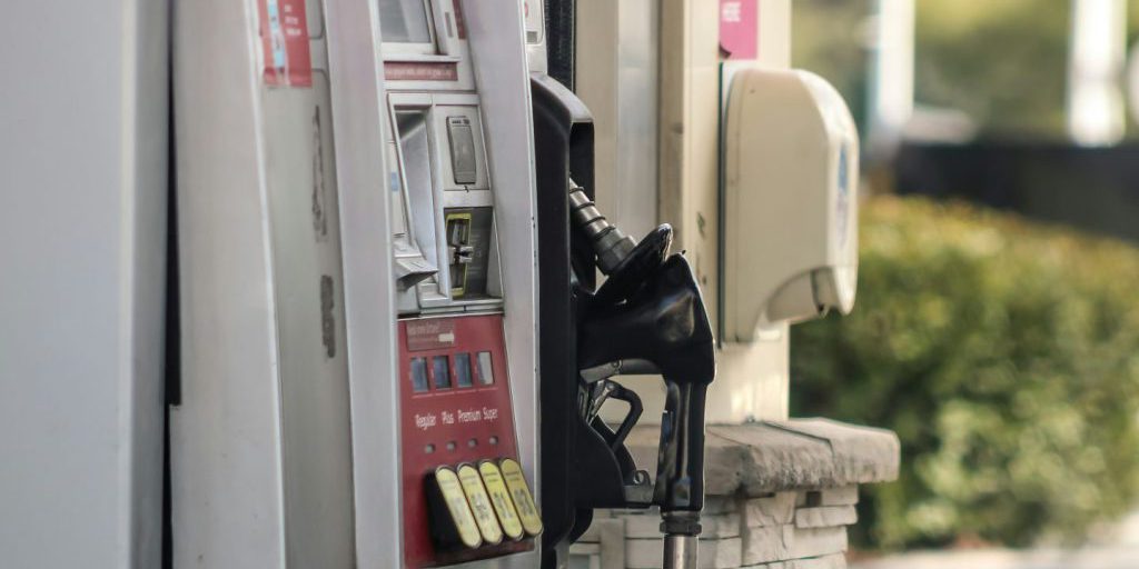 "Toscana e Piemonte: le regioni con il prezzo della benzina più basso - Scopri i fattori che influenzano i costi!"