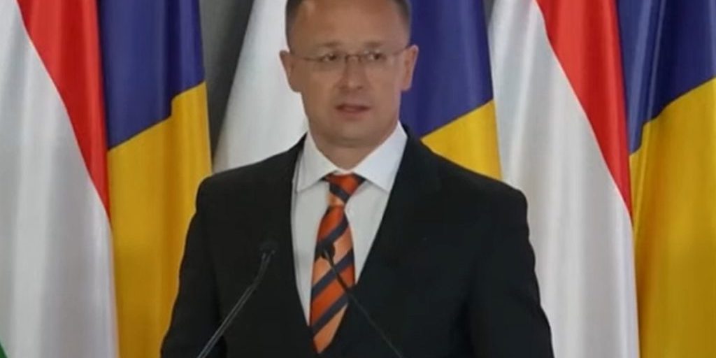 "Военный психоз": Венгрия обвинила ЕС в саботаже мира