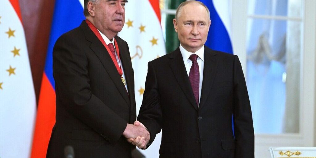 Стало известно, сколько длились переговоры Путина и Рахмона