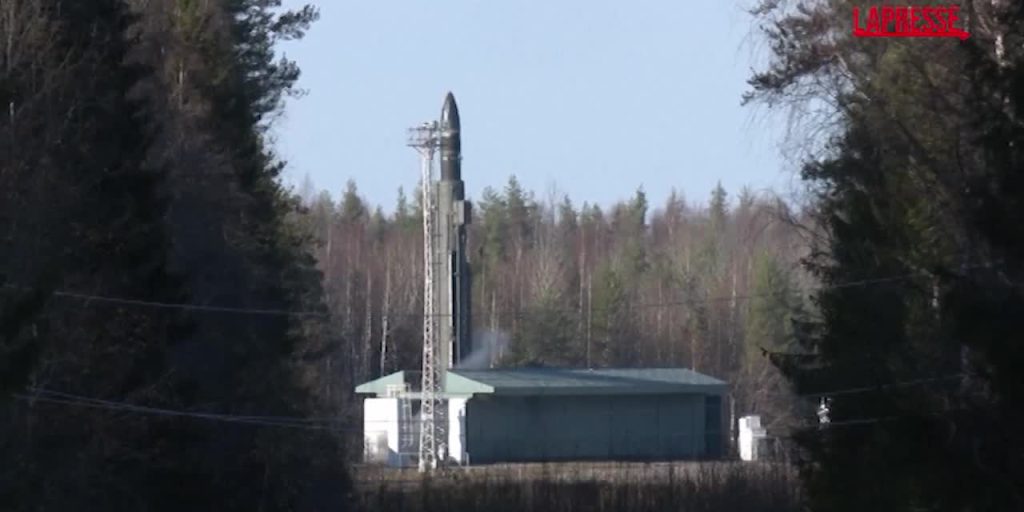 Russia, forze nucleari strategiche effettuano lanci di missili di prova