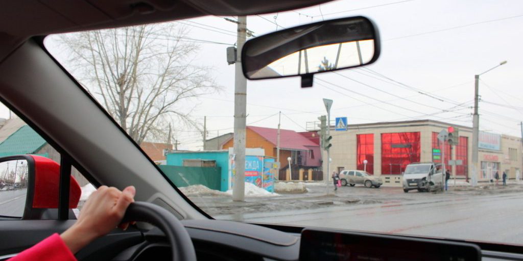 Сколько аварий произошло в Омске после первого снегопада 2025 года