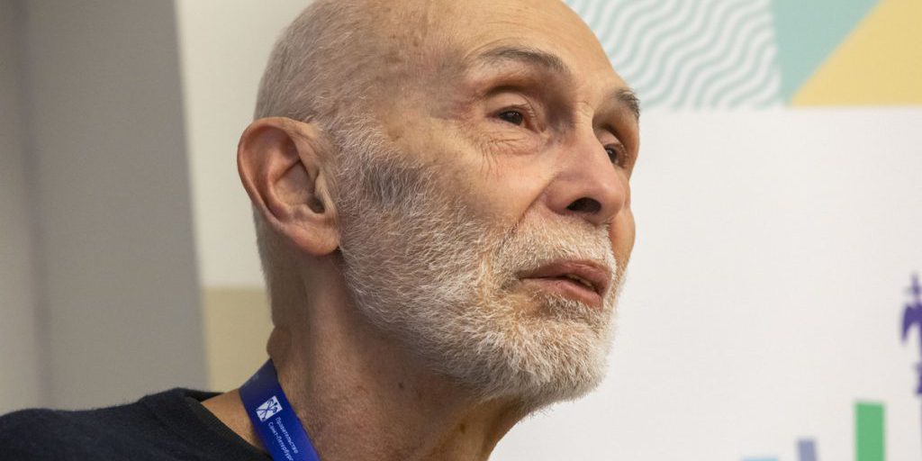 Леонид Юзефович вручил главную награду "Ясной Поляны"