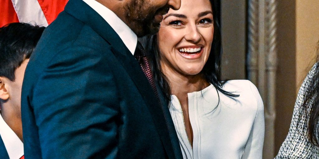 Patel esaminato per l'uso di jet governativi