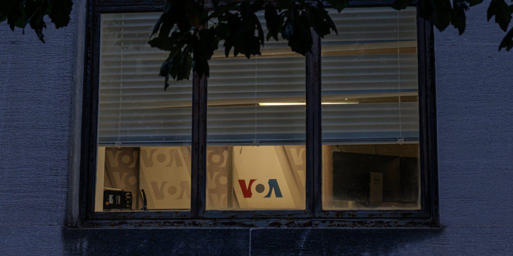 La Voice of America resiste agli attacchi della presidenza Trump, ma il suo futuro rimane incerto
