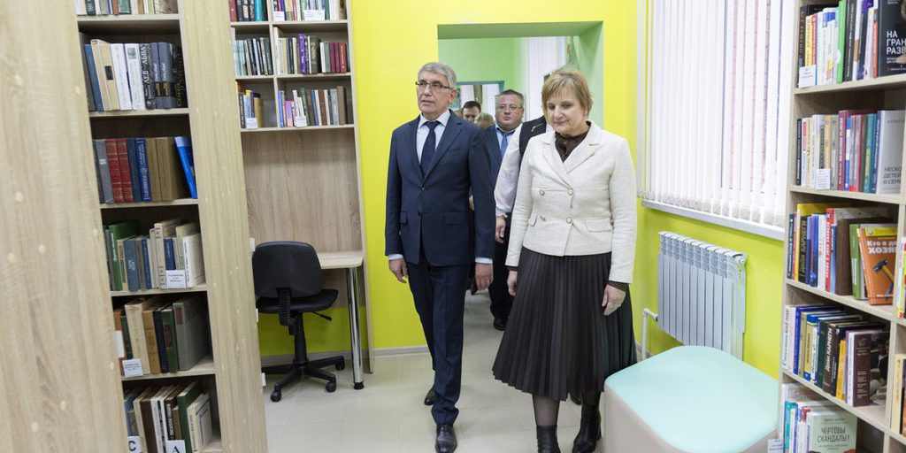 Губернатор Дмитрий Миляев посетил библиотеку в Плавске