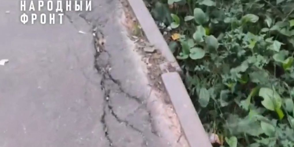 Deterioramento del marciapiede di via Ignatova a Orel: cause, conseguenze e necessità di intervento