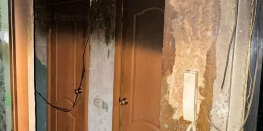 Пятнадцать пожарных ночью тушили квартиру в Калуге