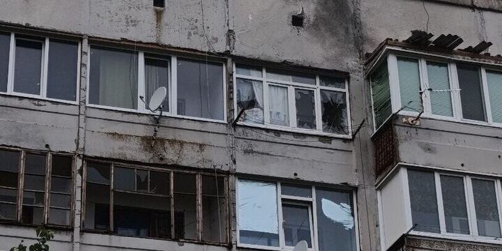 Conflitto nella regione di Cherson: attacchi e conseguenze umanitarie