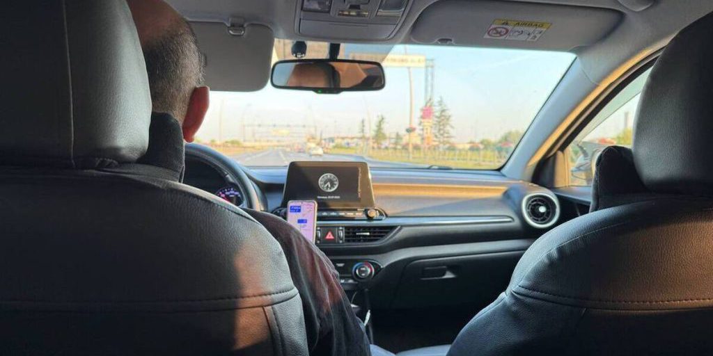 Подполковник ГИБДД из Петербурга несколько лет брал взятки поездками на такси