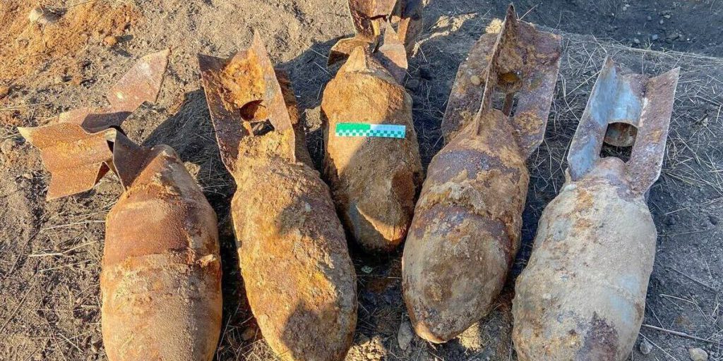 Scoperta di ordigni bellici vicino alla ferrovia di San Pietroburgo: cinque bombe aeree e 51 mine anticarro della Seconda Guerra Mondiale trovate nel distretto di Tosno