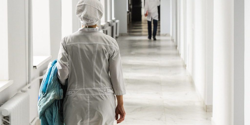 Litigi in clinica: due madri russe si scontrano per un posto in coda