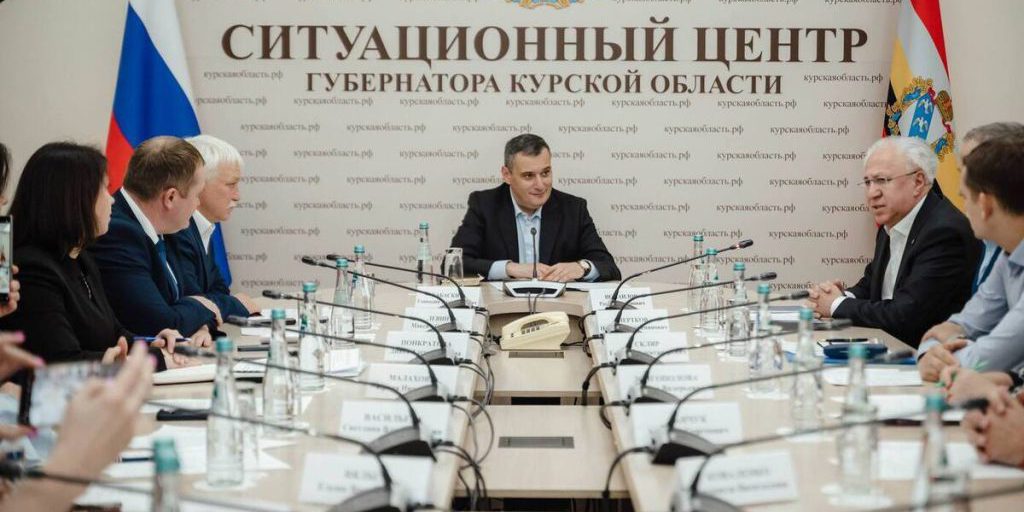 Губернатор Александр Хинштейн сегодня работает в Тимском районе