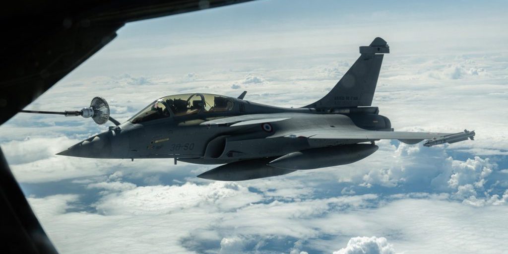 La Francia Sposta Caccia Rafale in Polonia: Implicazioni per la Sicurezza Europea