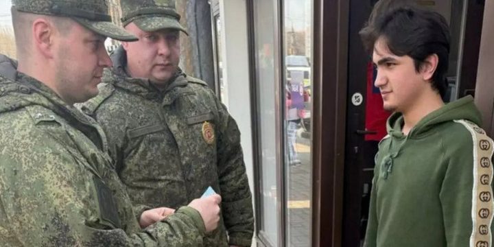 Воронежские военкоматы поставили на учет полсотни новых граждан России