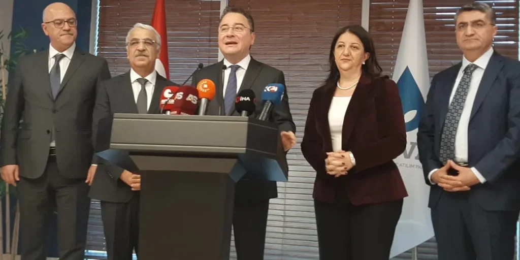 Comitato DEM visita la sede di DEVA per discutere pace e collaborazione