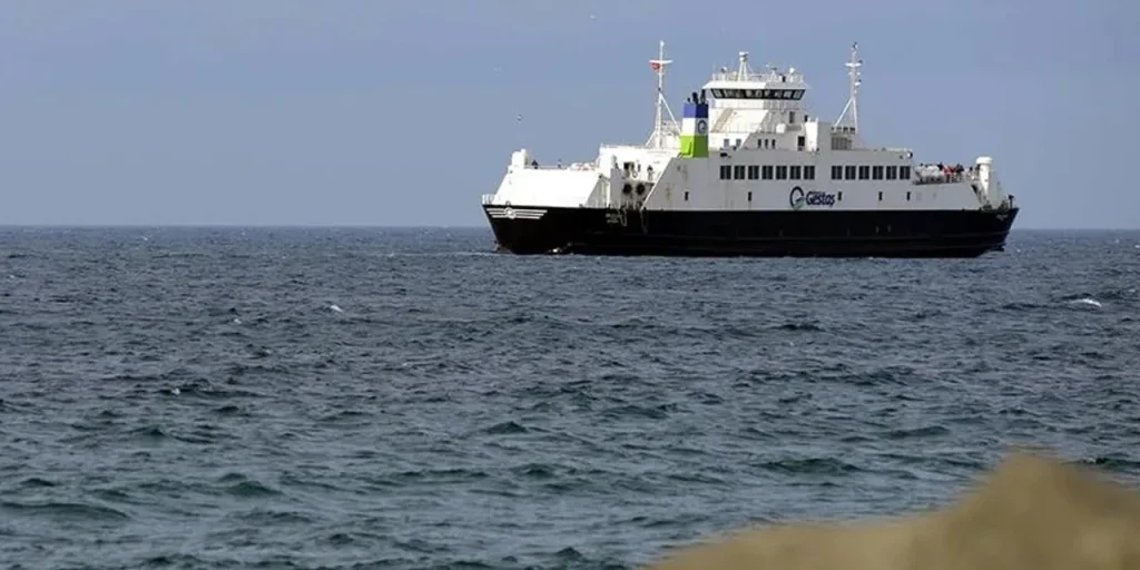 Traghetti sospesi a causa di forti venti nell'Egeo settentrionale