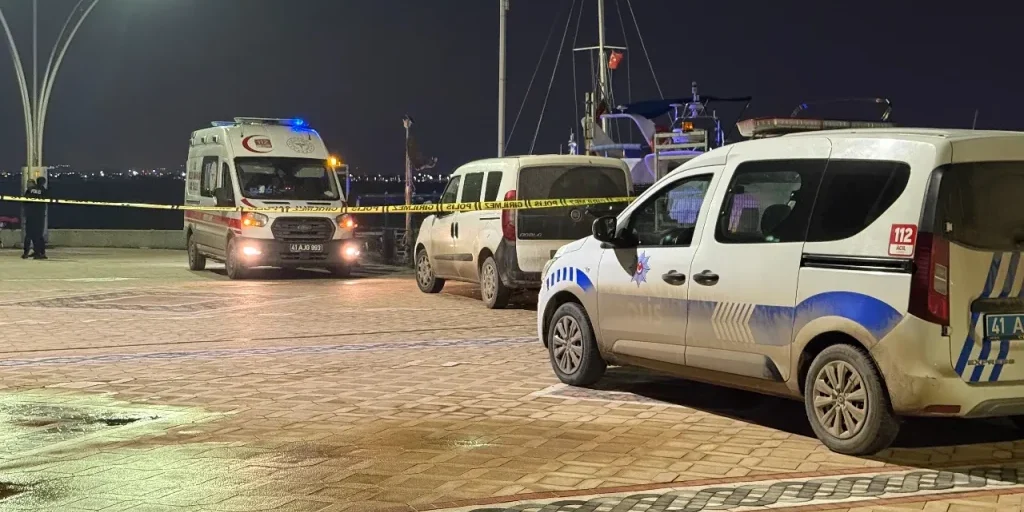 Corpo di uomo trovato in mare, vestito di costume da sub, in provincia di Kocaeli