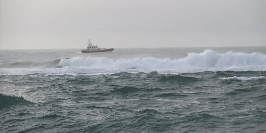 Tre morti a Tenerife per onde forti che hanno trascinato persone dal lago al mare