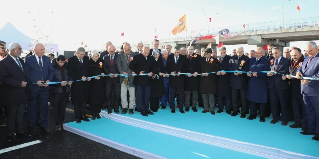 Van: completate due fasi del bypass, tempo di percorrenza ridotto a 20‑25 minuti e risparmio annuo di 2,7 miliardi di lira