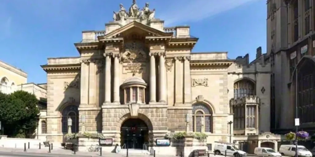 Furto di oltre 600 opere d’arte al museo di Bristol: comunicazione pubblica con ritardo di due mesi