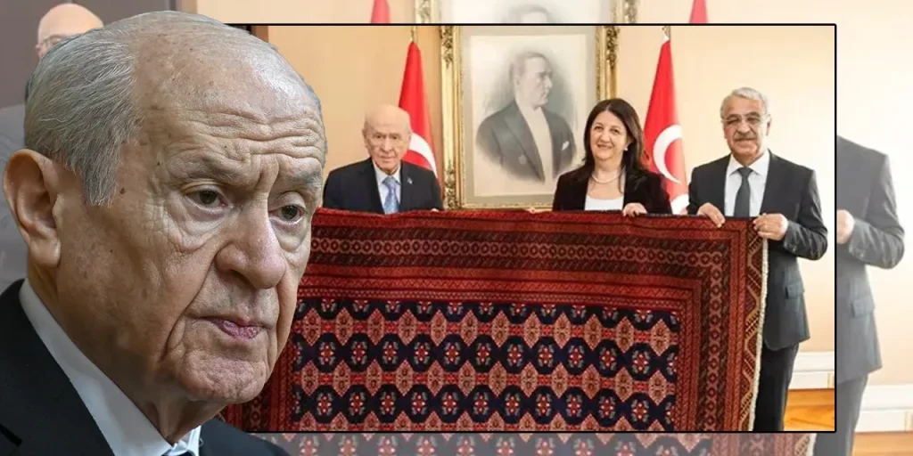 Bahçeli riceve tappeto da Öcalan e lo chiama “Tappeto della Pace e della Democrazia”, commenta decisione su Ahmet Özer e la stretta di mano con DEM