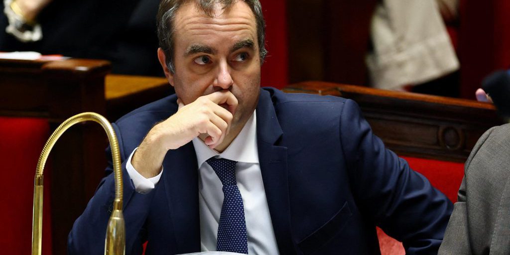 Convaincus de l’échec du budget, les Français épargnent toutefois Sébastien Lecornu