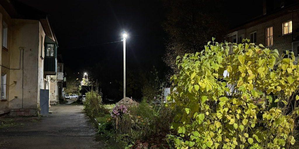 Rinnovata l'illuminazione pubblica nella zona di Smolenskaya Sortirovka: 6,5 chilometri di linee e 211 nuovi lampioni per una maggiore sicurezza e qualità della vita