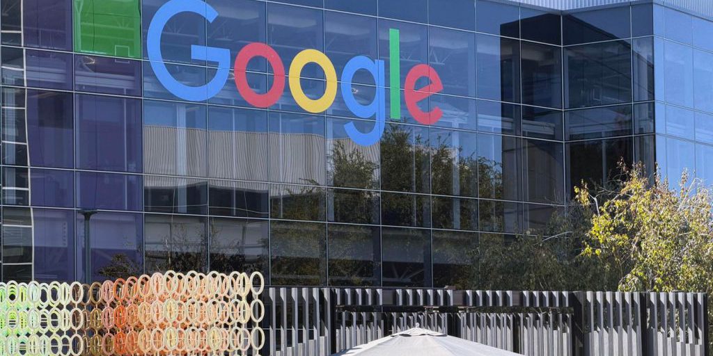 Google batte le stime. Microsoft ok, ma spaventano i Capex troppo alti