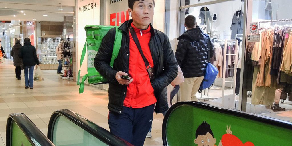 La Russia vara un innovativo progetto di biometria per controllare l'età degli acquirenti di bevande energetiche