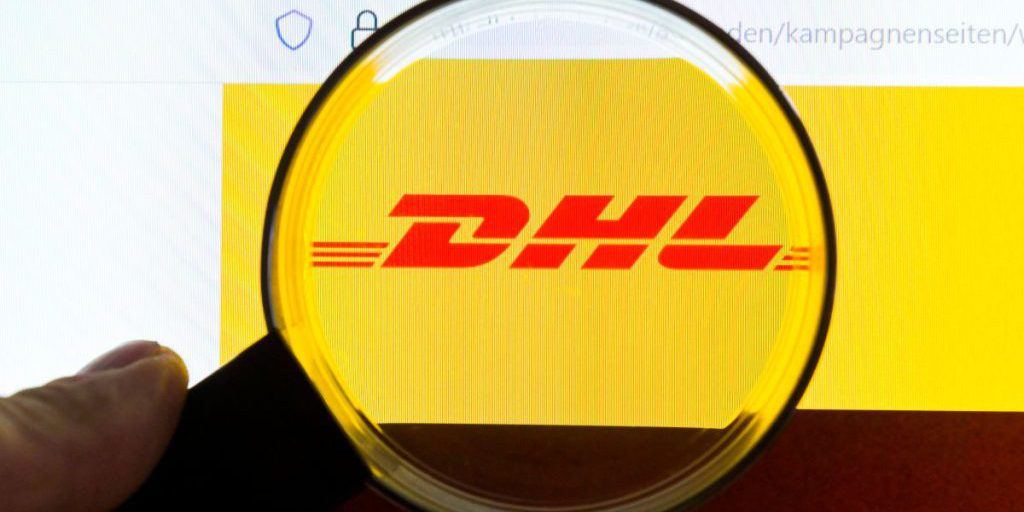 DHL avverte: truffa con biglietti falsi contenenti QR e numeri di telefono