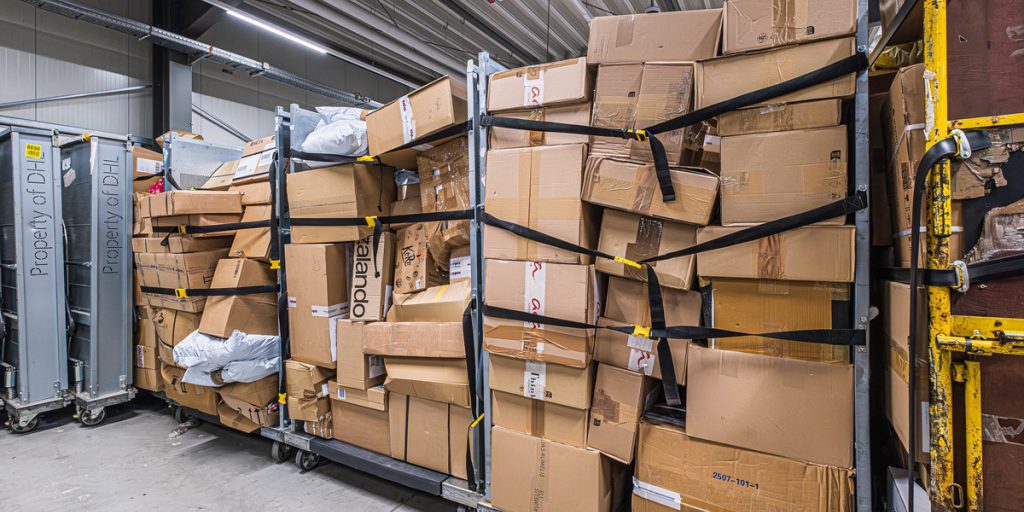 DHL avverte di ritardi a dicembre: cosa sapere per i consumatori