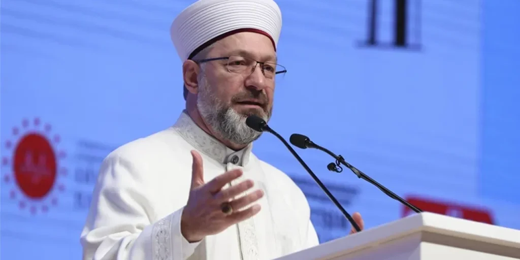 Ali Erbaş, ex presidente della Diyanet İşleri, assume il ruolo di docente all'Università 29 Mayıs