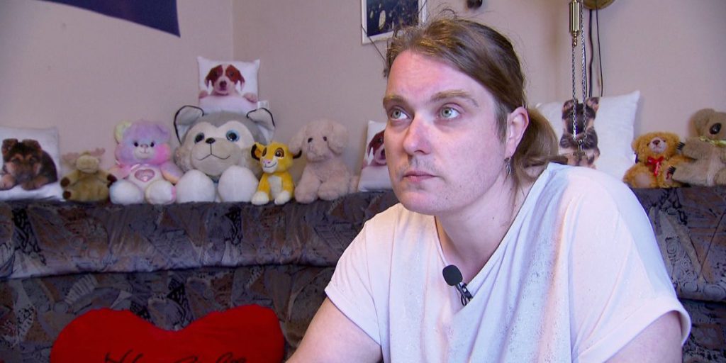 Jessica, beneficiaria del Bürgergeld, trova e lascia rapidamente un lavoro part-time di aiuta domestica