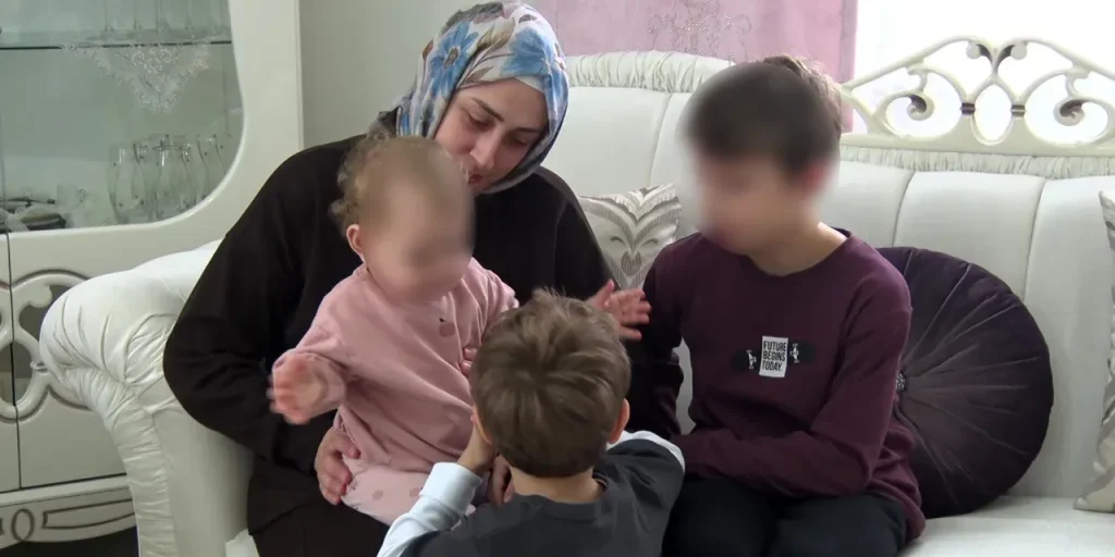 Licenziamento di Ebru Öksüz in congedo di maternità: denuncia di discriminazione e pressioni psicologiche