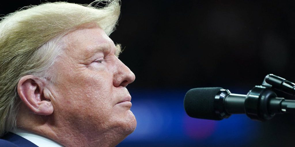 Trump propone revisione della presenza degli stranieri dopo attacchi alla Guardia Nazionale