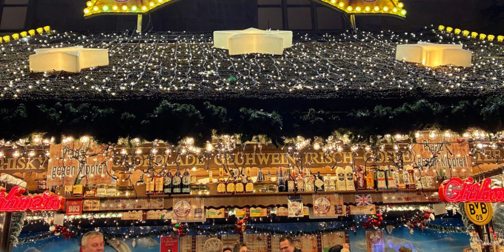 Dortmund offre un'alternativa al vin brulè al mercato di Natale.