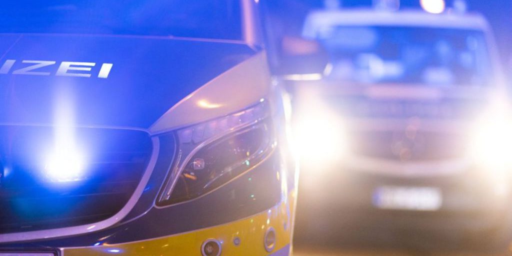 Esplosione a Duisburg durante la notte di Halloween: un ragazzo di 14 anni perde una mano in un incidente terrificante