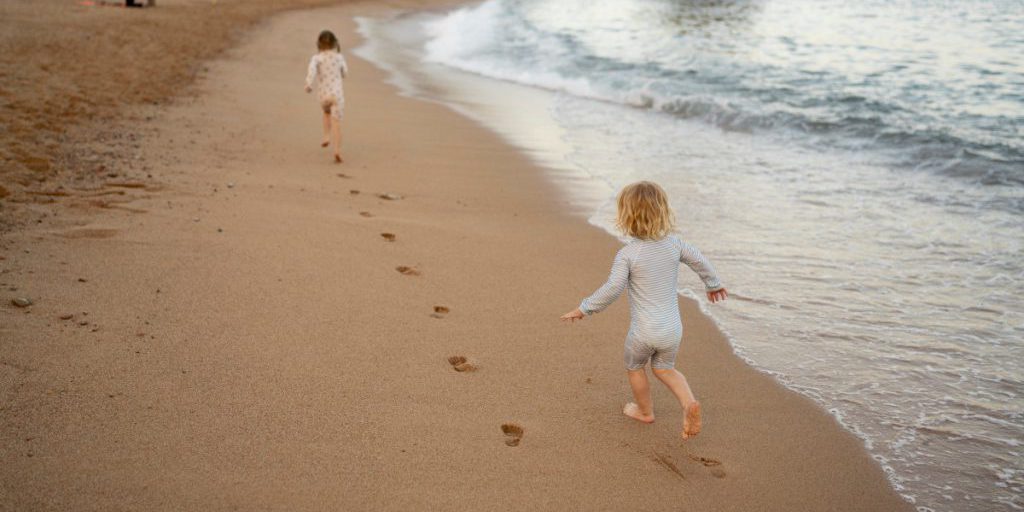 Kleine Nele (3) aus Duisburg lebt mit halbem Gehirn – ihr Weg ist einzigartig