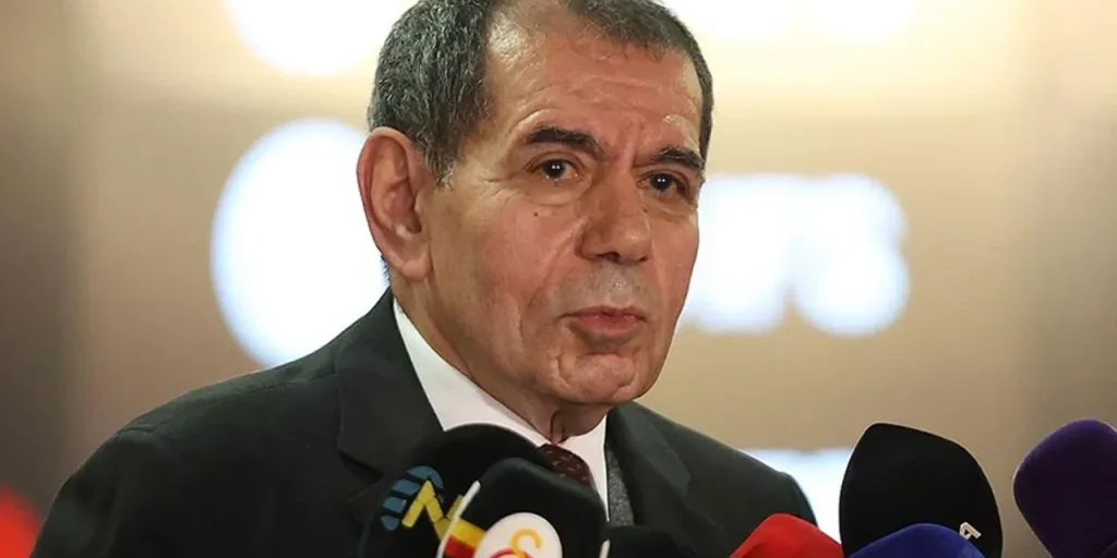 Galatasaray: presidente Dursun Özbek partecipa a marcia per la Palestina sul Ponte di Galata il 1° gennaio