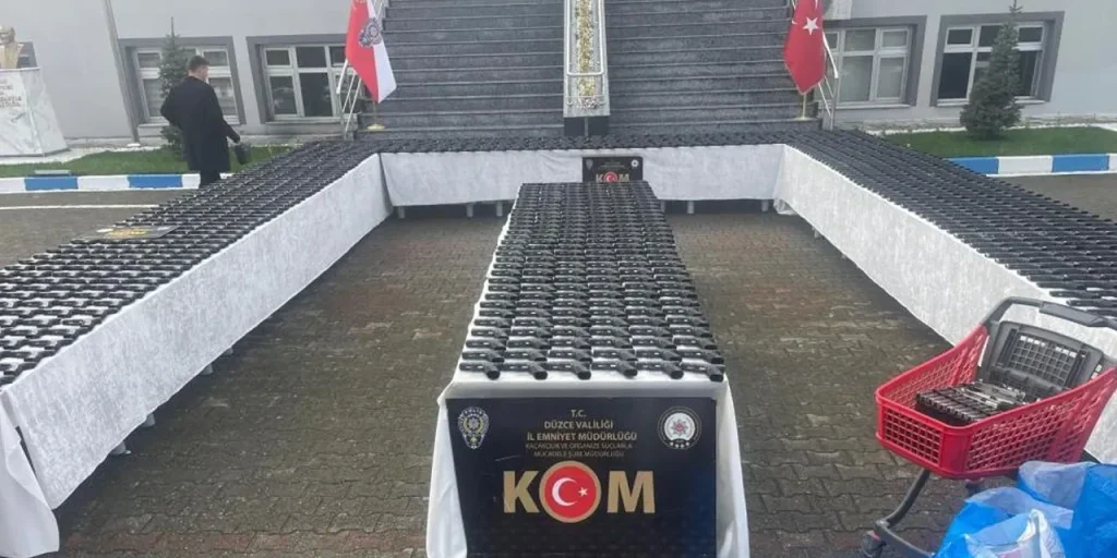 Autobus passeggeri scoperto con 46.655 pezzi di armi destinati a Istanbul