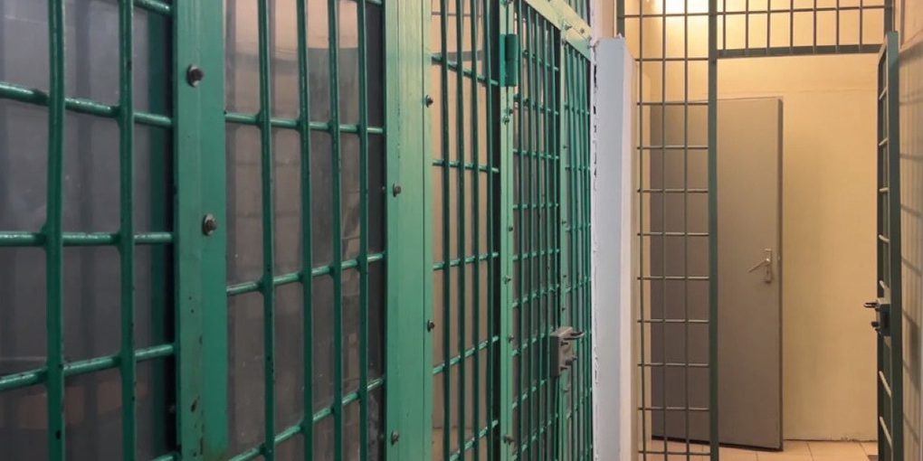 "Sabotaggio nella rete: uomo arrestato per tentato attacco alla rete di telefonia mobile"