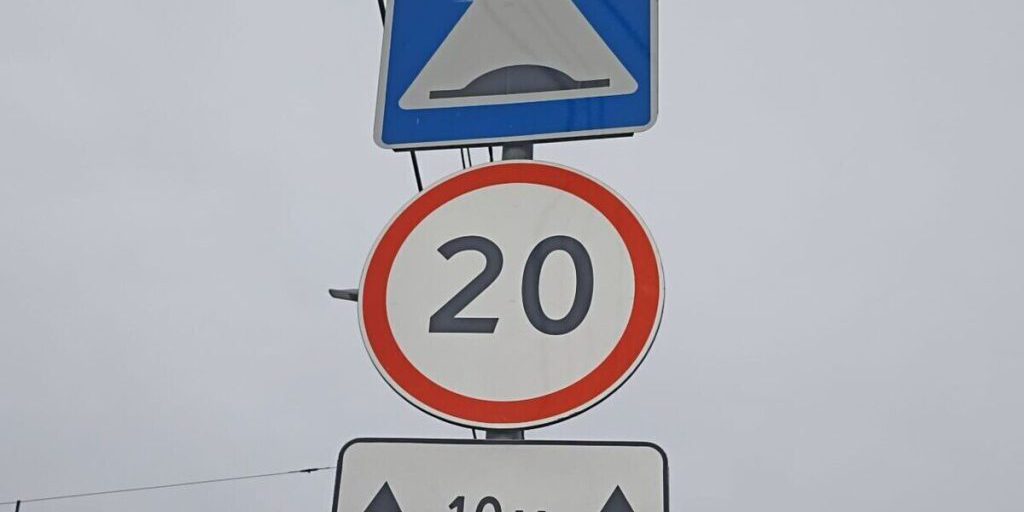 Дорожные знаки обновятся в России с 2026 года