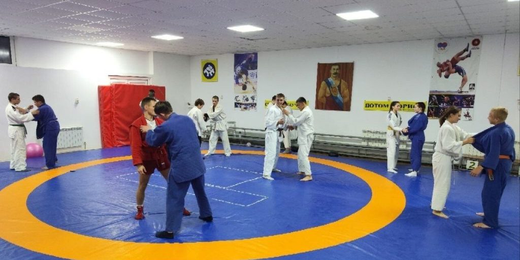 Порядка сорока юных спортсменов приняли участие в турнире по самбо в Волновахе
