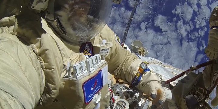 Космонавт из Татарстана Сергей Рыжиков вышел в открытый космос