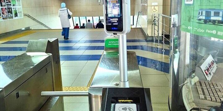 Свыше 52 тысяч жителей Казани оплатили проезд в метро «взглядом»