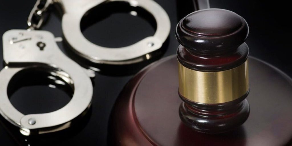 Суд продлил арест обвиняемому в наезде на ребенка в Пскове