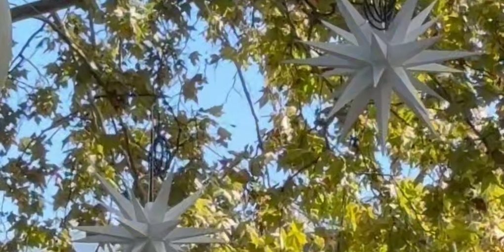 Krasnodar si illumina per Natale: inizia l'installazione delle luci natalizie in via Krasnaya